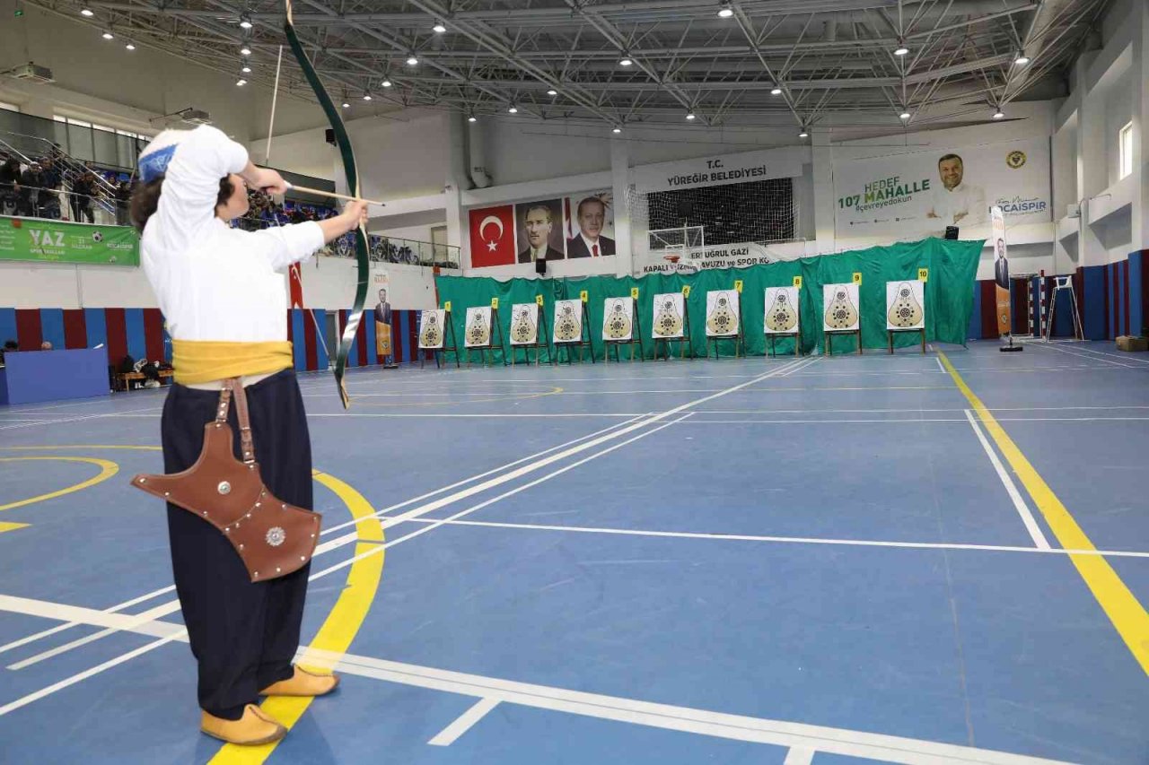 Okçuluk müsabakaları nefes kesti