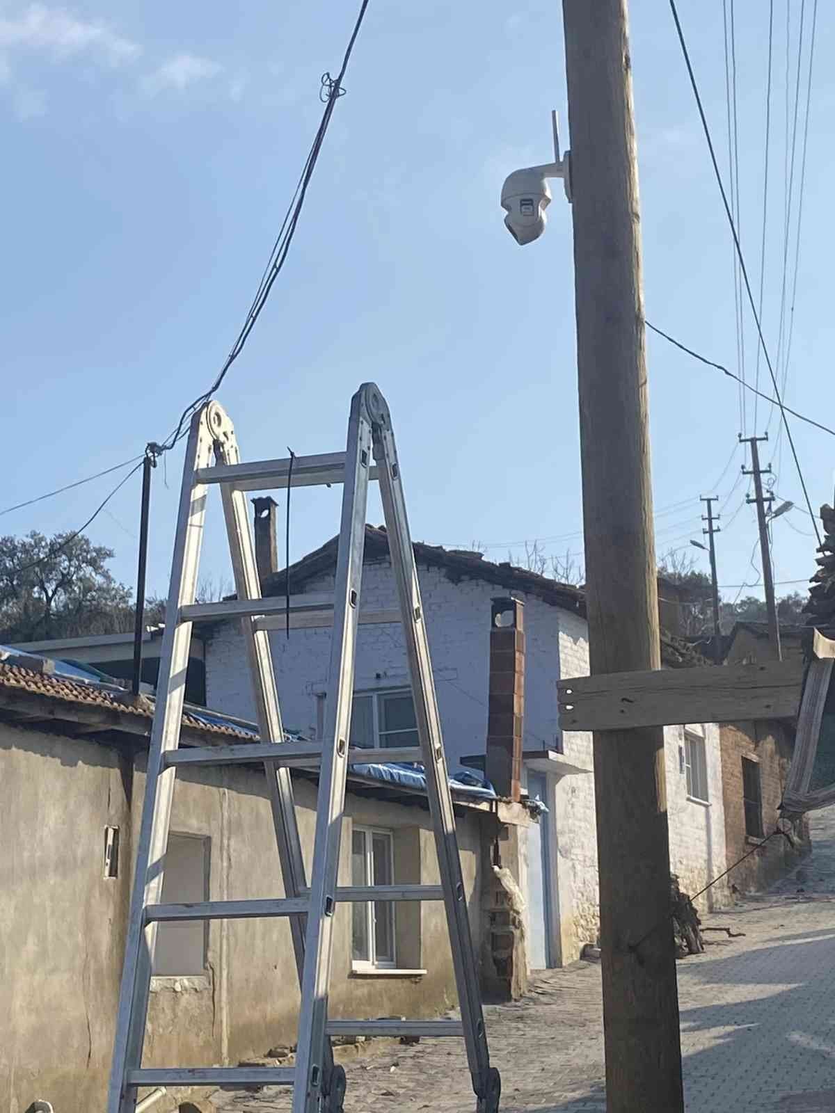 Artan hırsızlık olaylarına karşı çareyi güvenlik kamerasında buldu