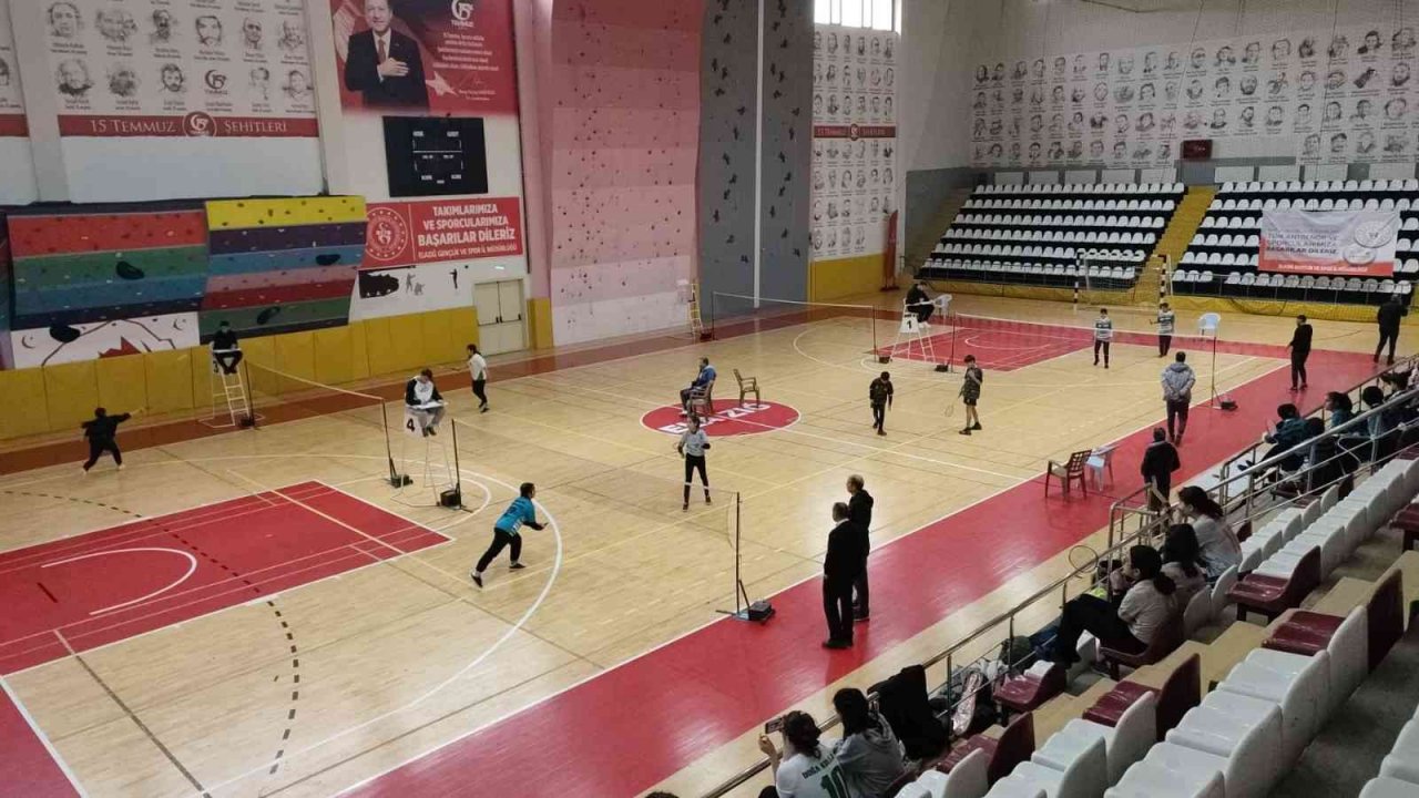 Badminton il şampiyonası başladı