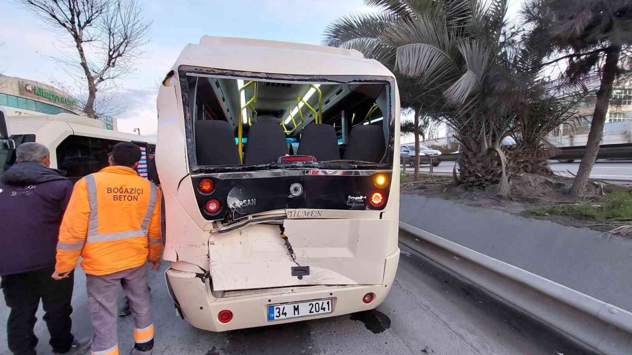 Beton mikseri minibüse çarptı: 1’i ağır 5 yaralı