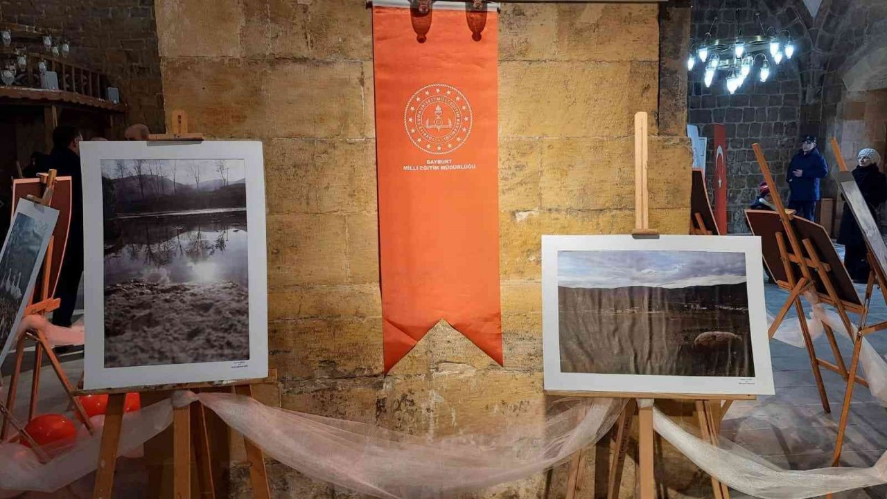 Bayburt’un sonbahar fotoğrafları tarihi Taşhan’da sergilendi