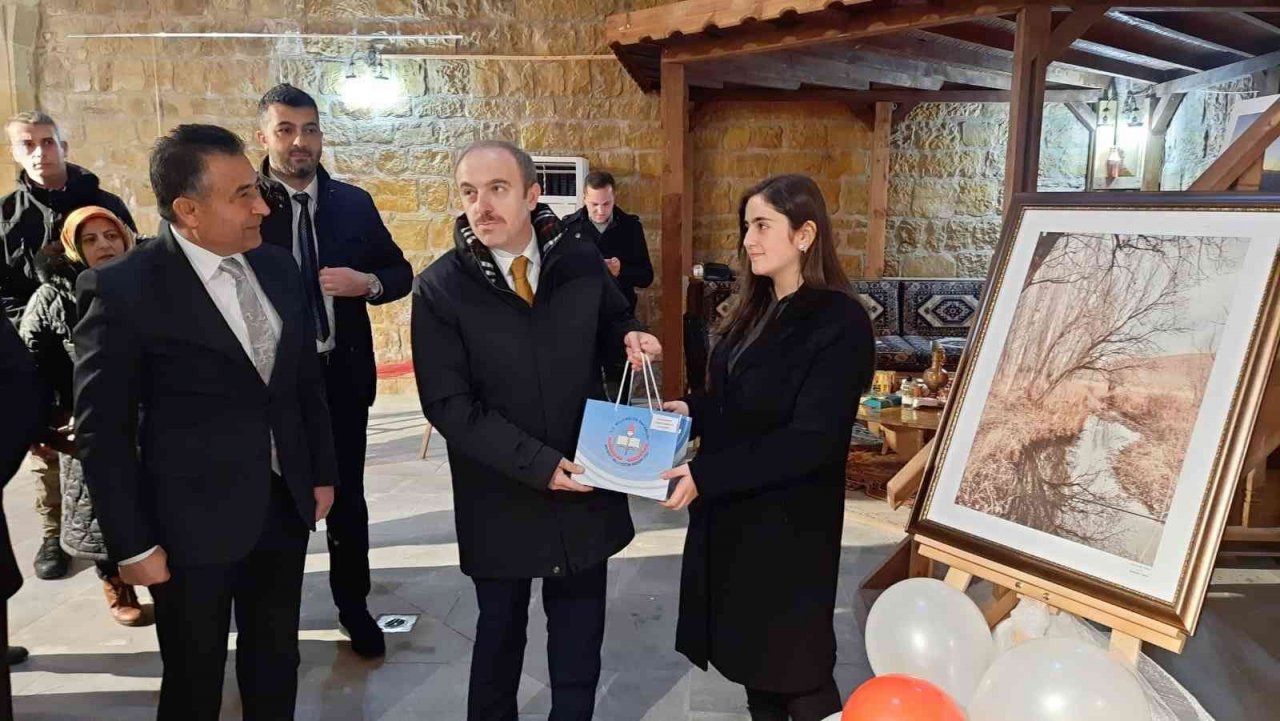 Bayburt’un sonbahar fotoğrafları tarihi Taşhan’da sergilendi