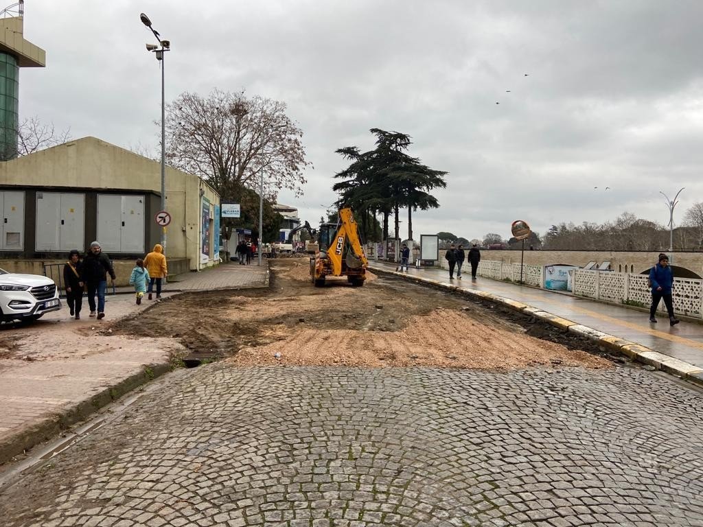 Biga’nın cadde ve sokakları bir bir yenileniyor