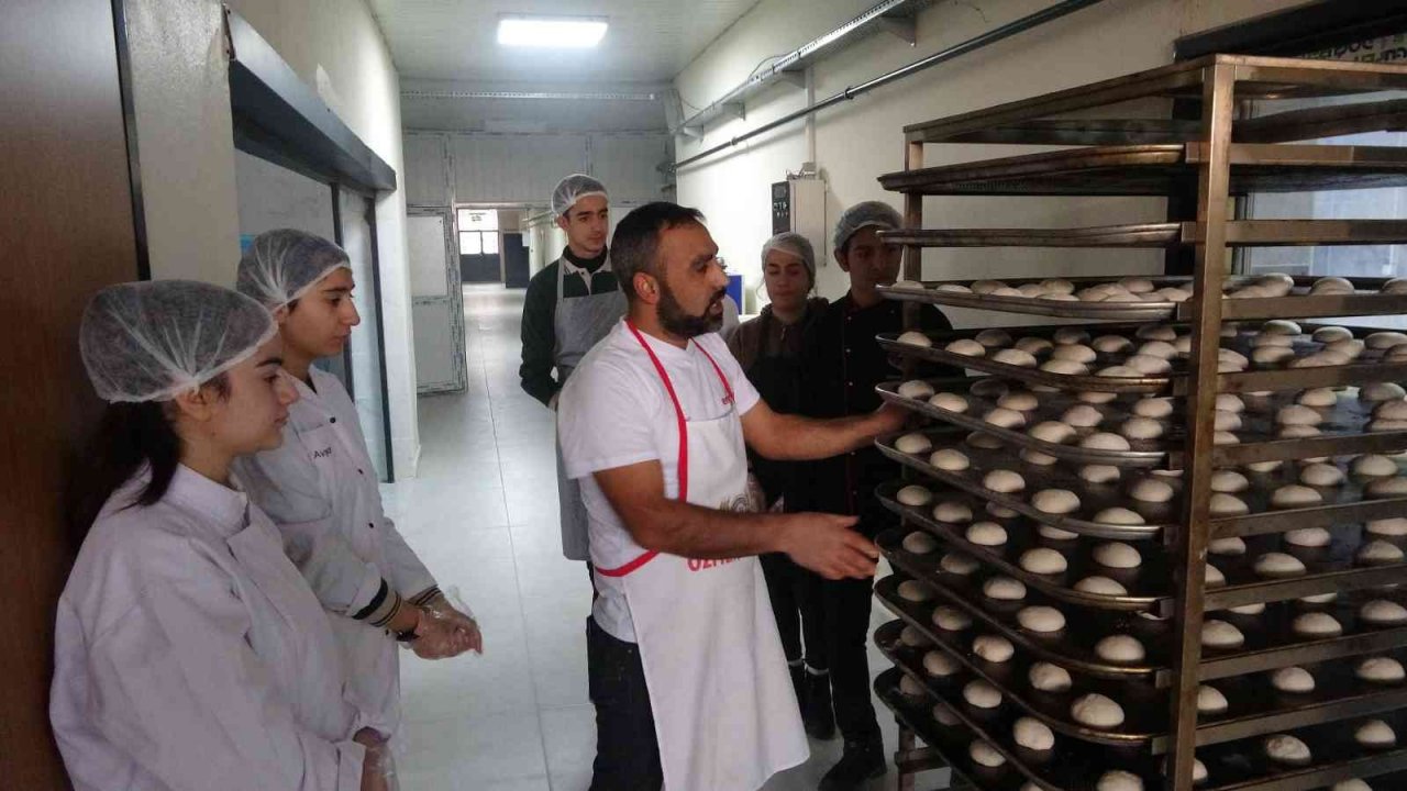 Fabrikayı aratmayan okulda günde 10 bin ekmek üretimi yapılacak