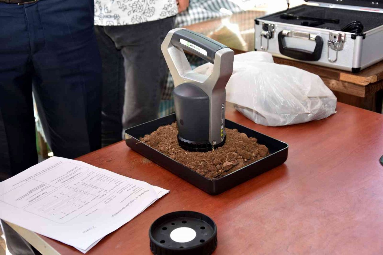 Toprakkaleli çiftçilere, dijital toprak analiz cihazı hizmeti