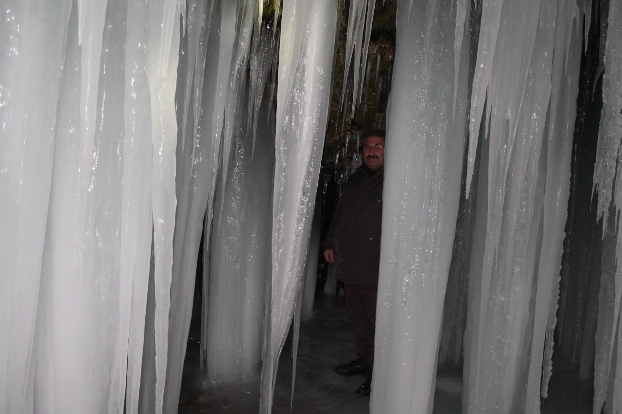 Sırakayalar Şelalesi buz tutmuş haliyle kartpostallık görüntü oluşturdu