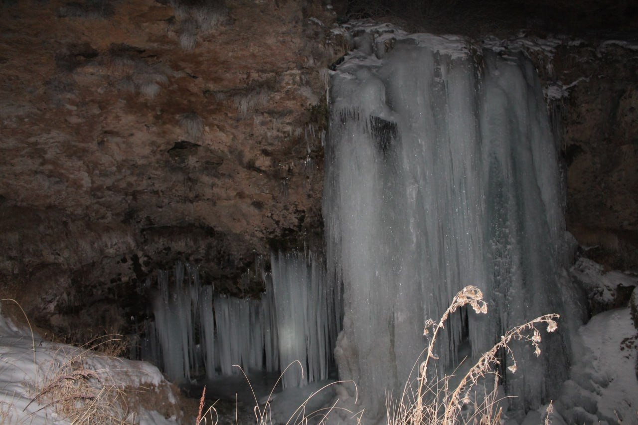Sırakayalar Şelalesi buz tutmuş haliyle kartpostallık görüntü oluşturdu