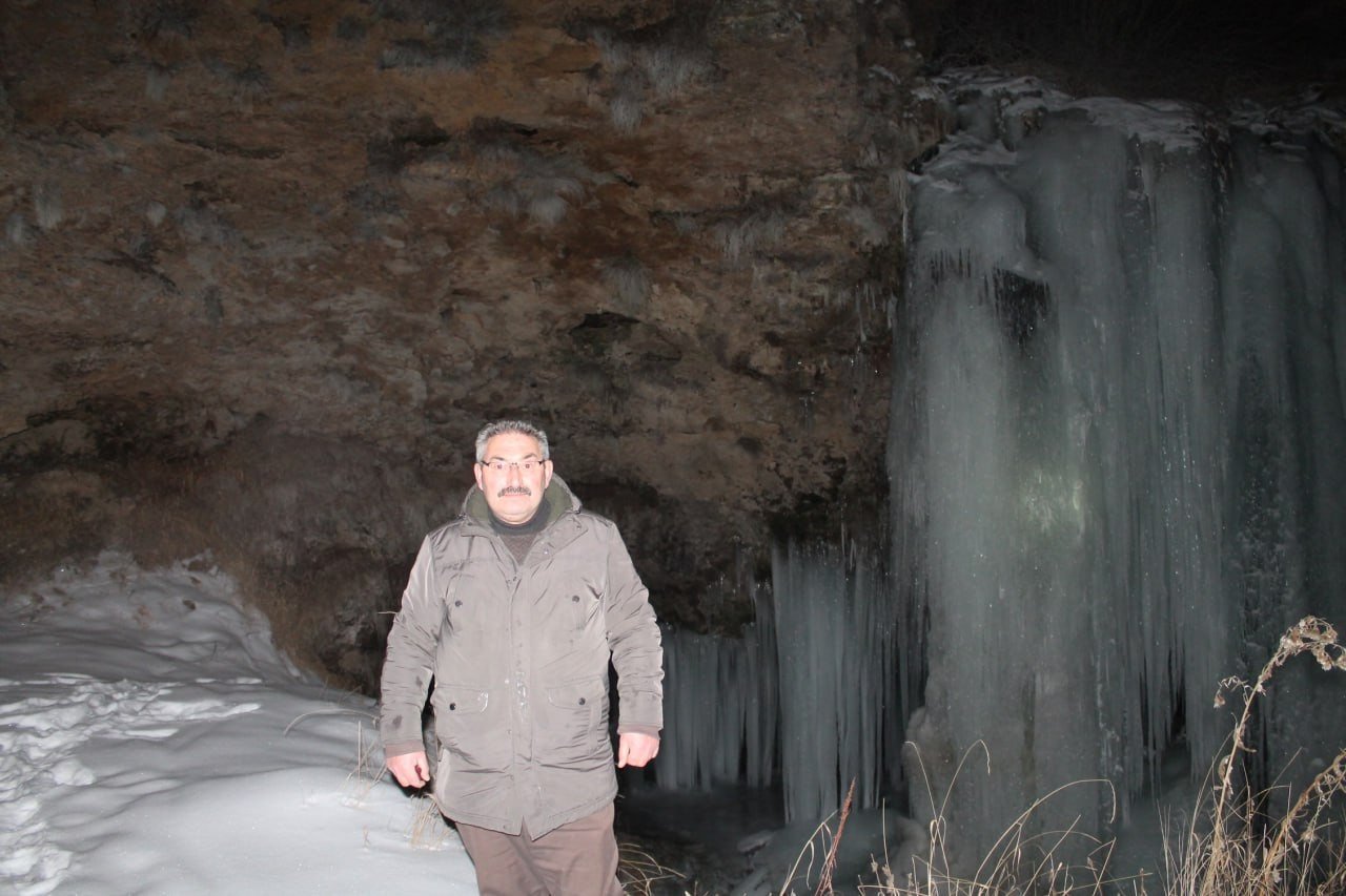 Sırakayalar Şelalesi buz tutmuş haliyle kartpostallık görüntü oluşturdu