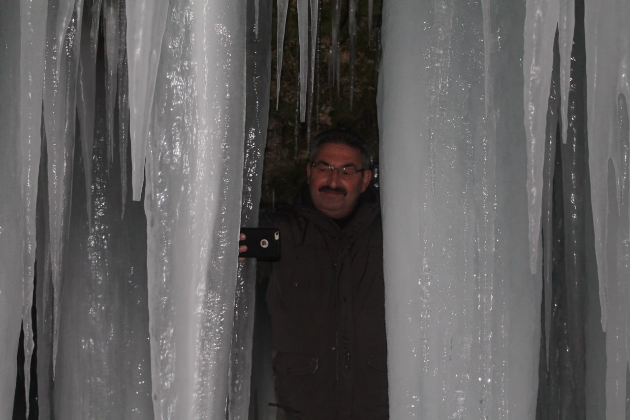 Sırakayalar Şelalesi buz tutmuş haliyle kartpostallık görüntü oluşturdu