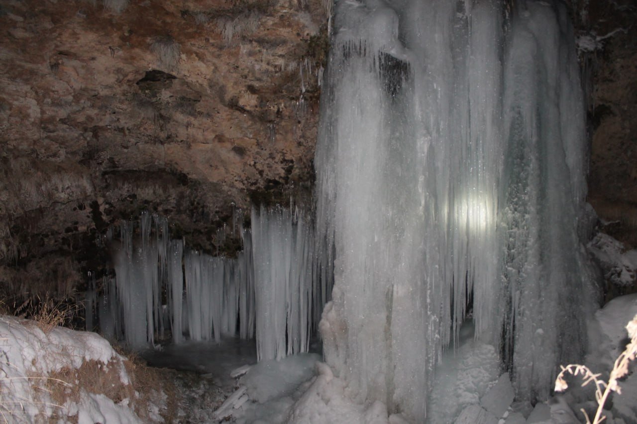 Sırakayalar Şelalesi buz tutmuş haliyle kartpostallık görüntü oluşturdu