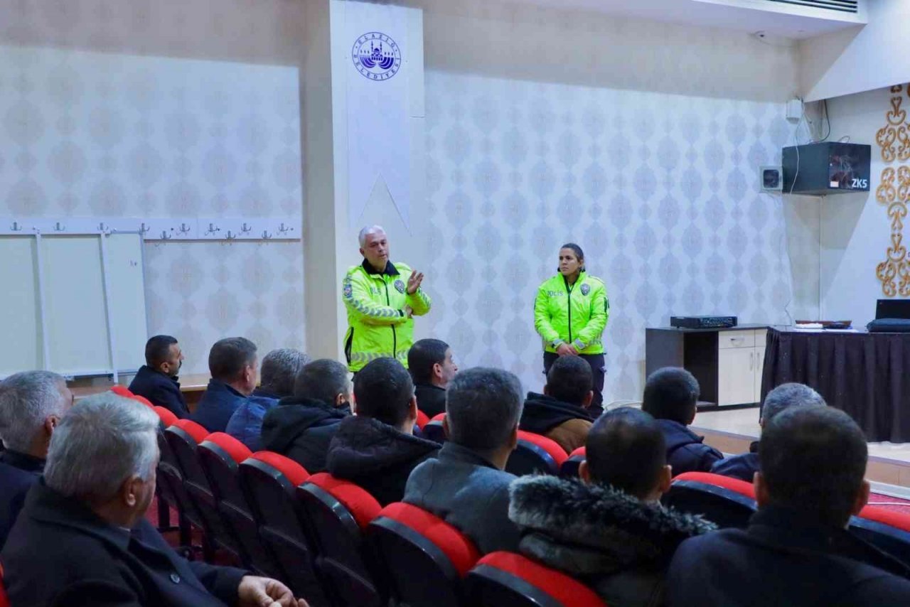 Elazığ’da halk otobüsü şoförlerine trafik eğitimi verildi