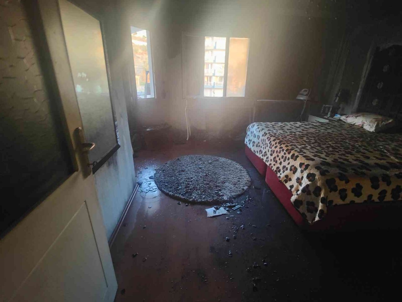 Elektrikli sobadan çıkan yangında bir ev küle döndü
