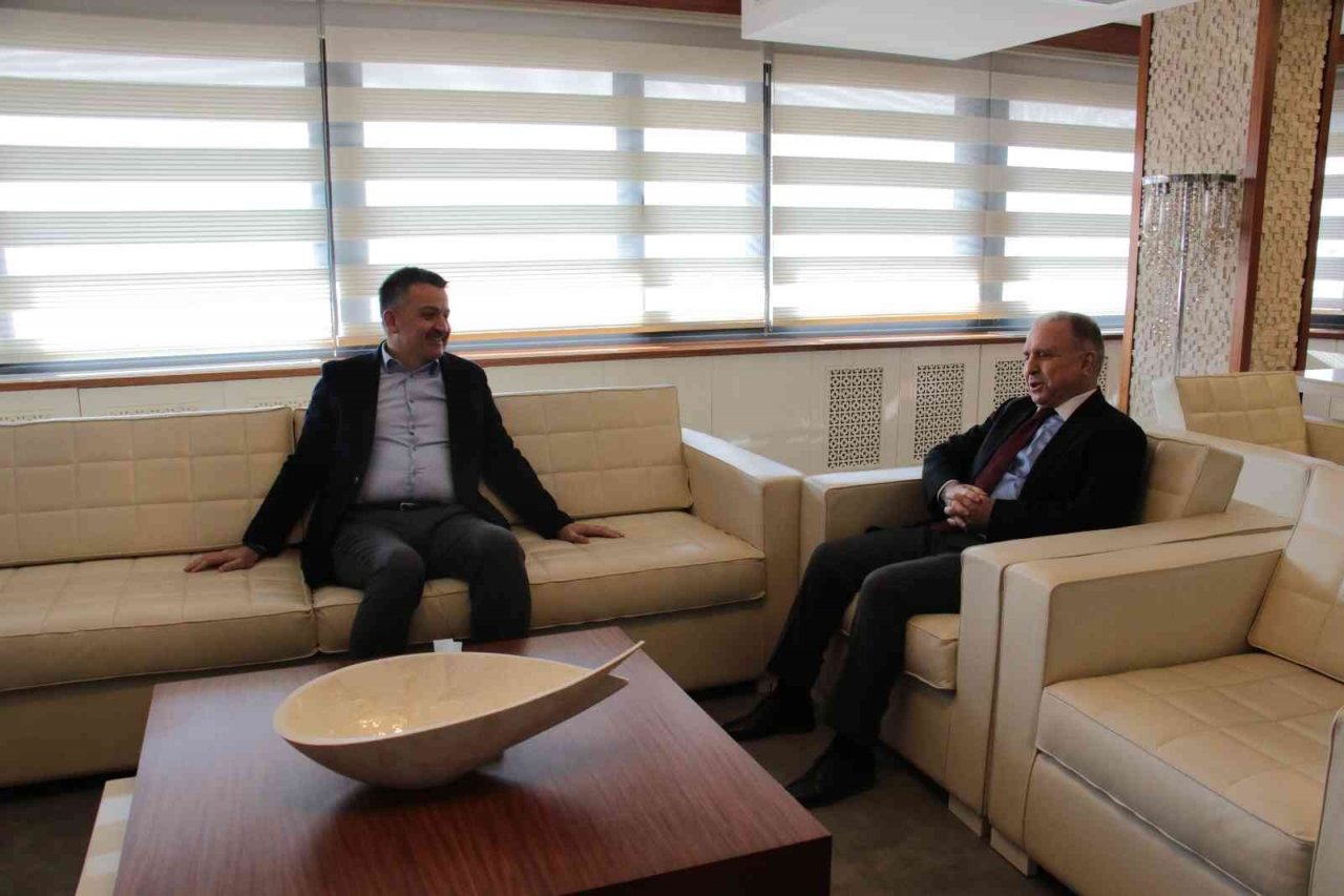 Eski Bakan Pakdemirli’den İhlas Medya Grubu Temsilcisi Kahraman’a ziyaret