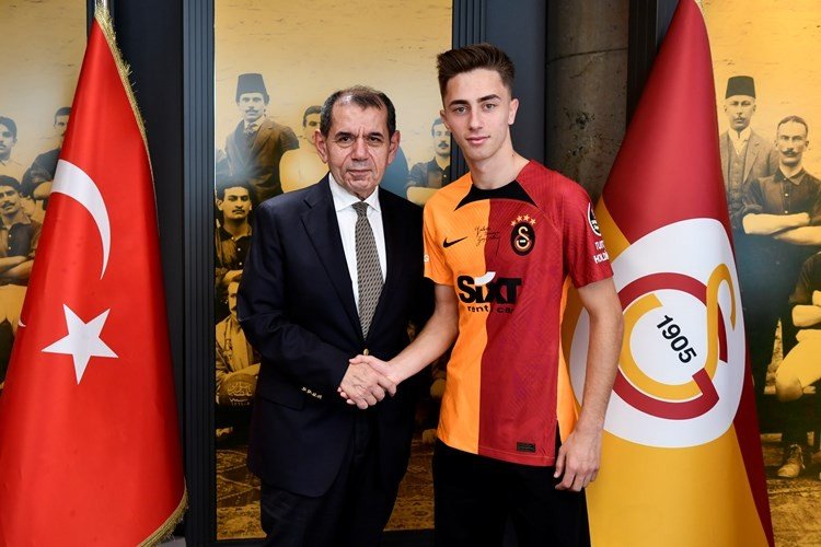 Galatasaray, Özgür Baran Aksaka’nın sözleşmesini 2026’ya kadar uzattı