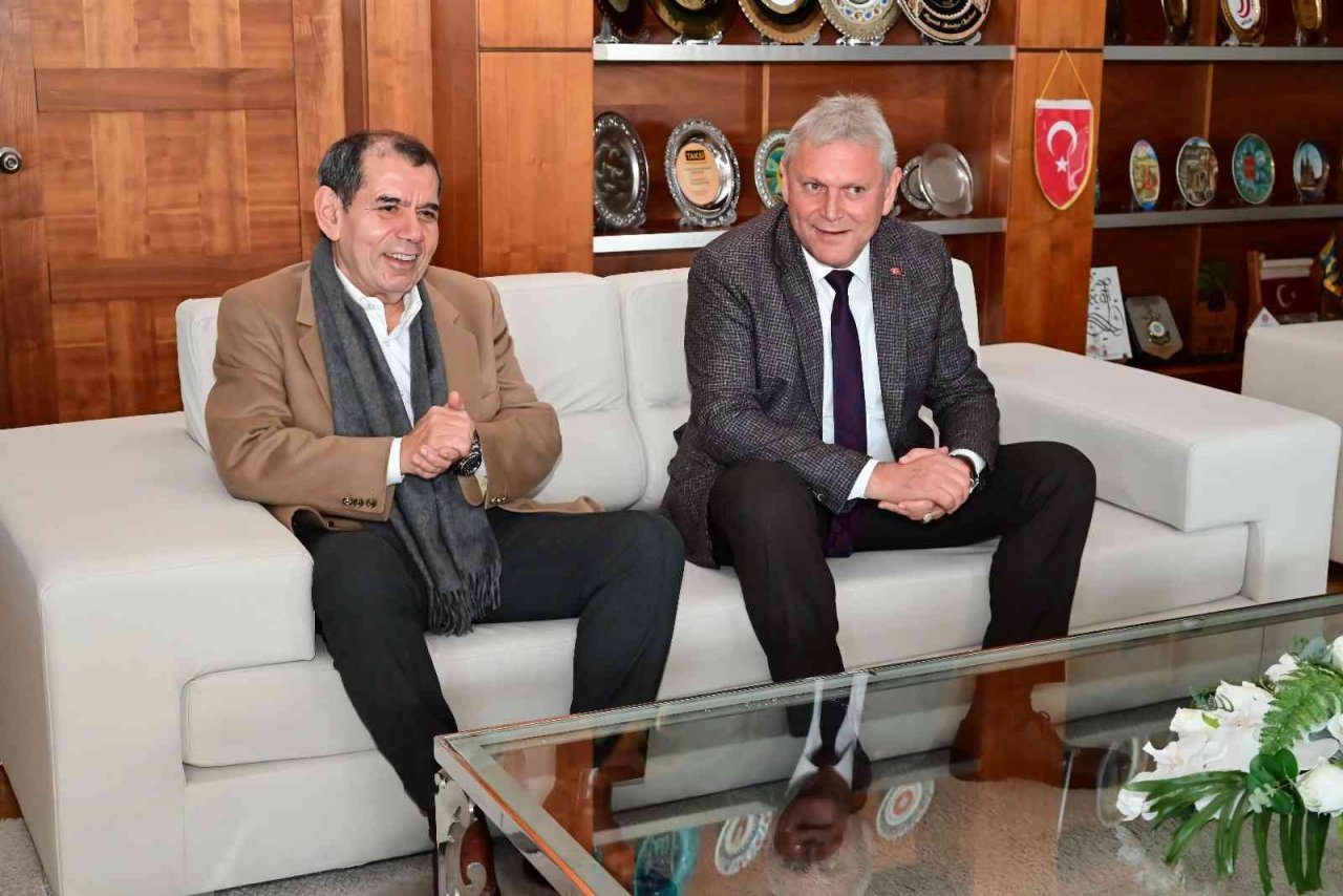 Galatasaray Başkanı Dursun Özbek, Kemer’de ziyaretlerde bulundu