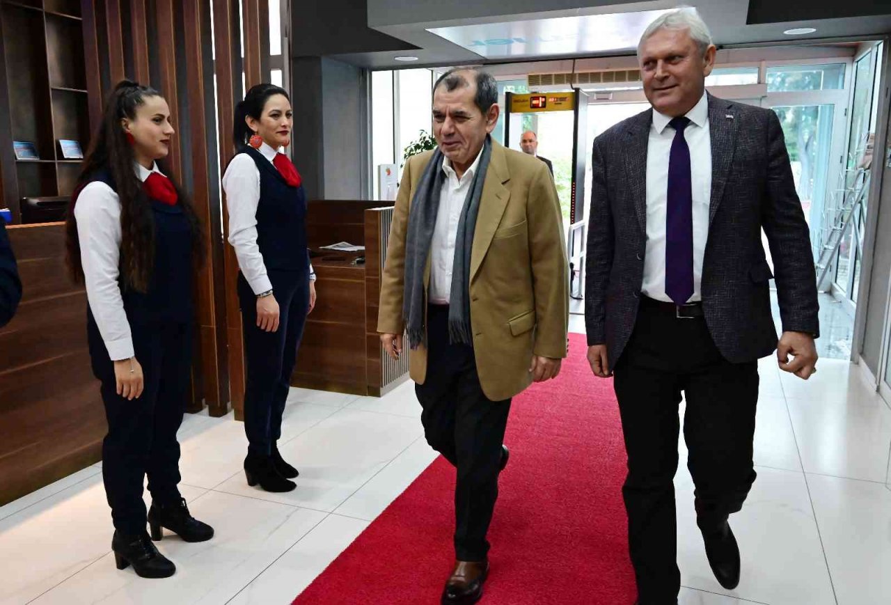 Galatasaray Başkanı Dursun Özbek, Kemer’de ziyaretlerde bulundu