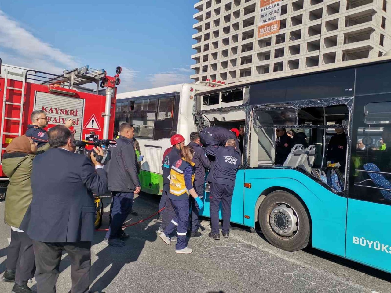 Kayseri’de 2 halk otobüsü çarpıştı: Çok sayıda yaralı var