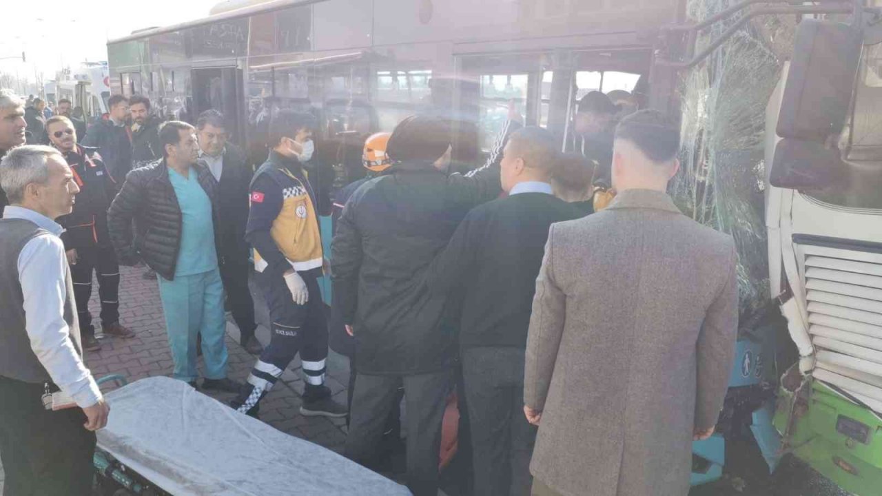Kayseri’de 2 halk otobüsü çarpıştı: Çok sayıda yaralı var