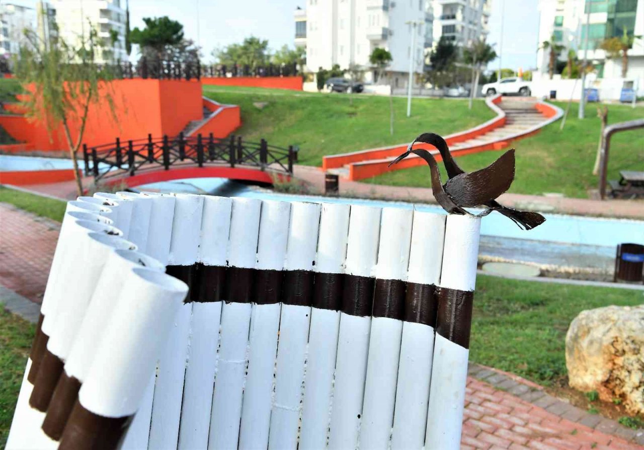 Atıklar parkta sanata dönüştü