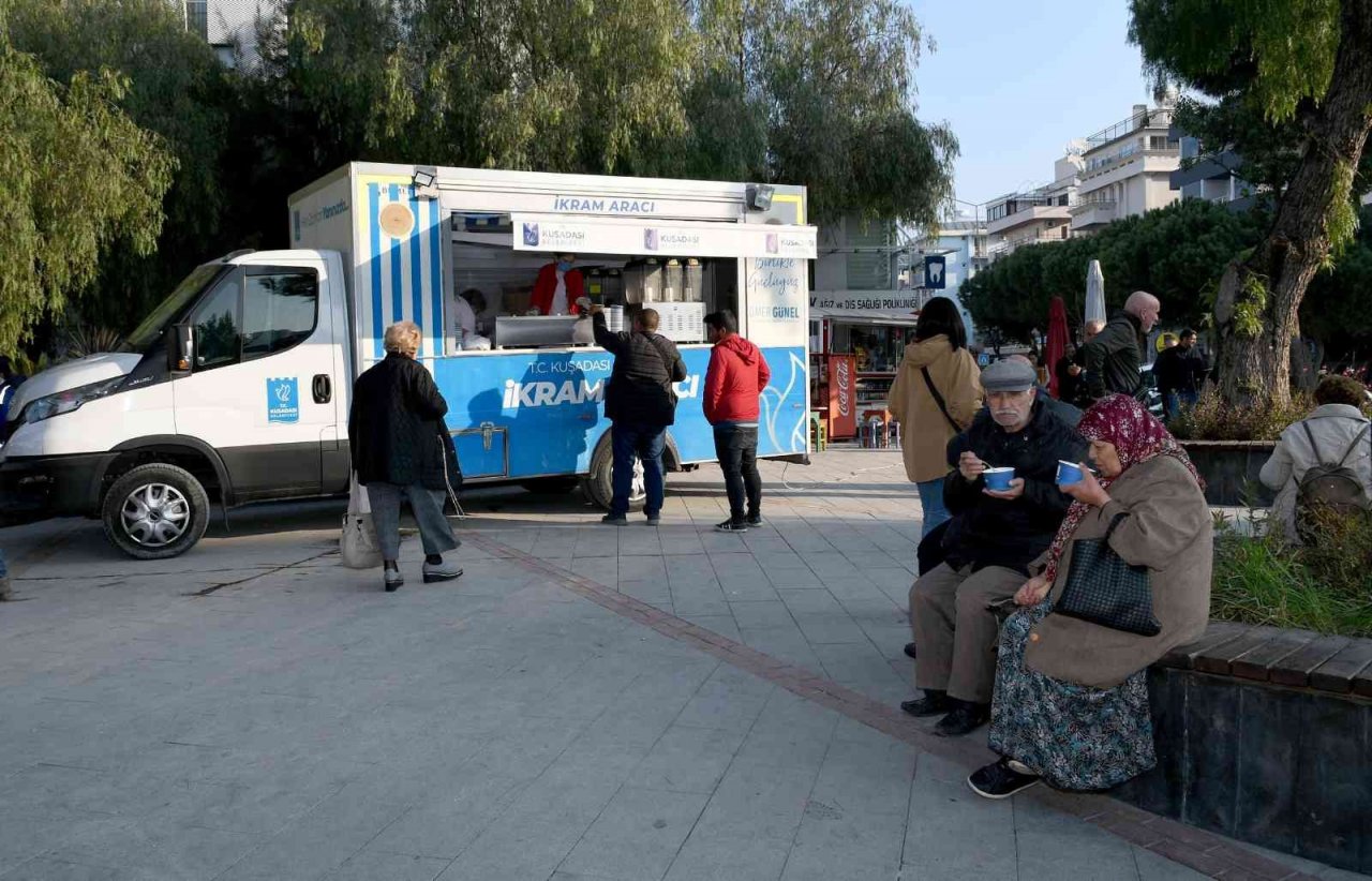 Kuşadası Belediyesi’nden içleri ısıtan ikram