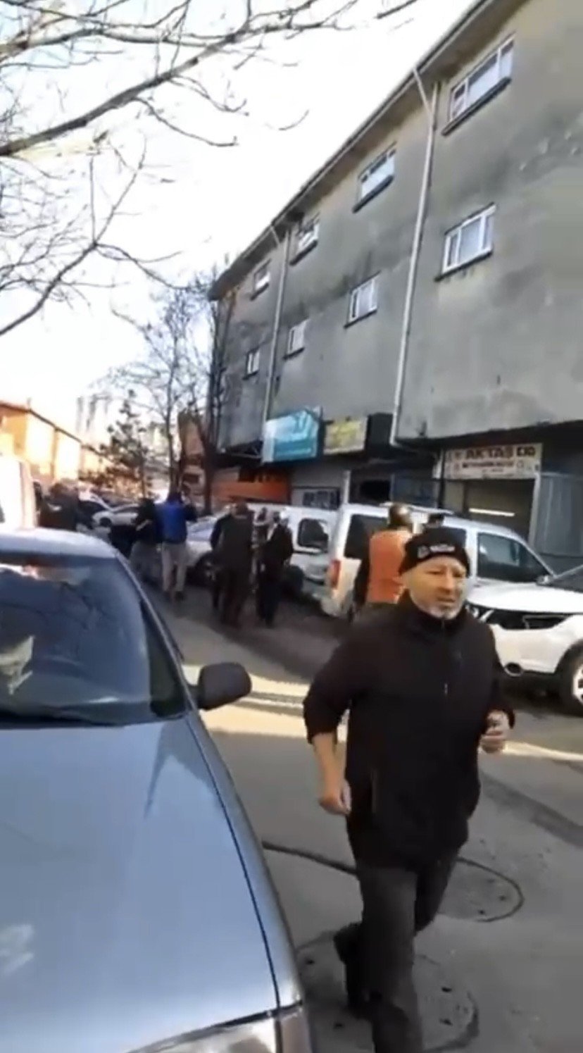 Ümraniye’deki silahlı çatışmanın yeni görüntüleri ortaya çıktı: Vatandaşların panik anları kamerada