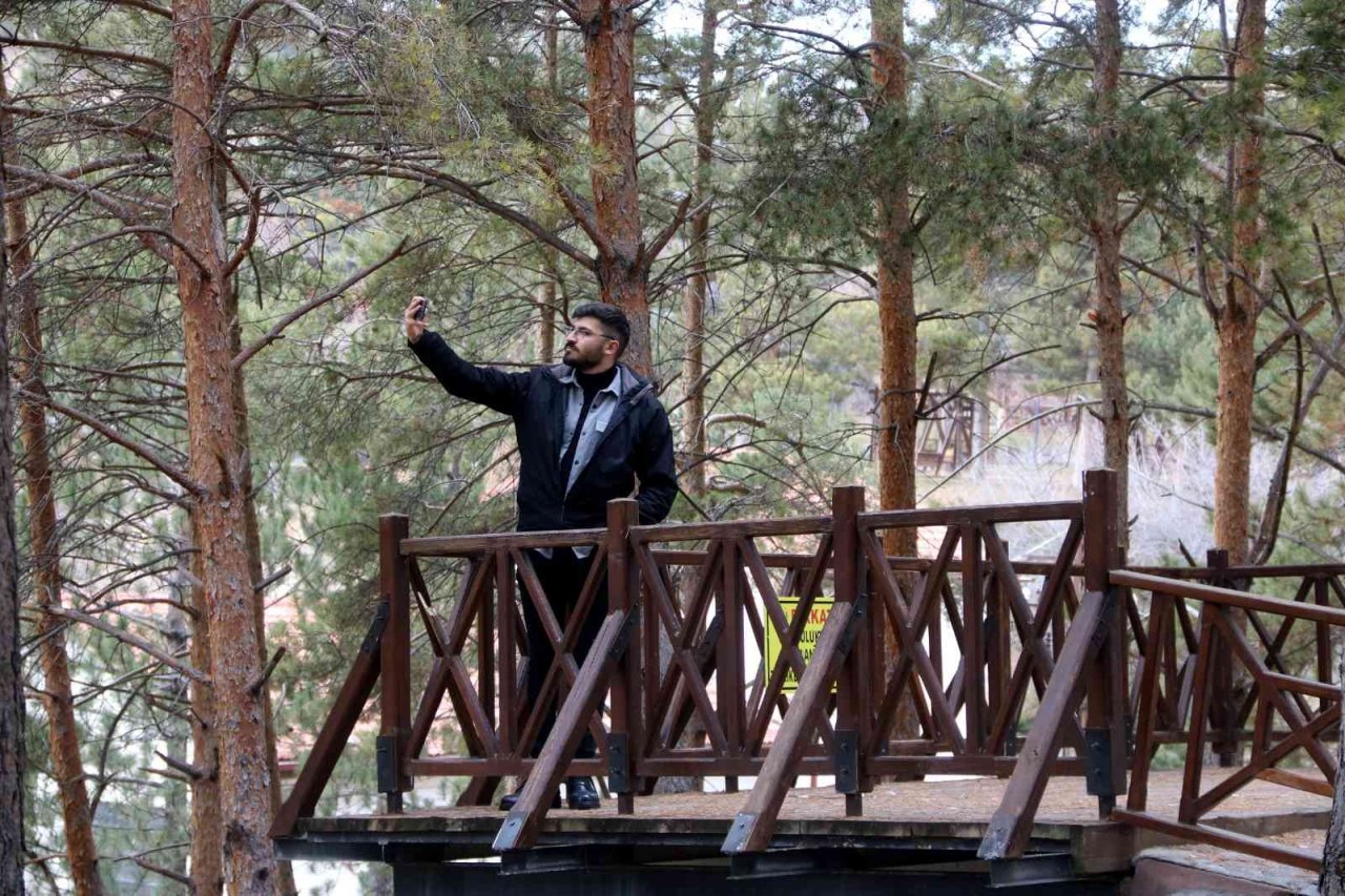 Bir yıl arayla çekilen farklı görüntüler yaşanan kuraklığı gözler önüne serdi