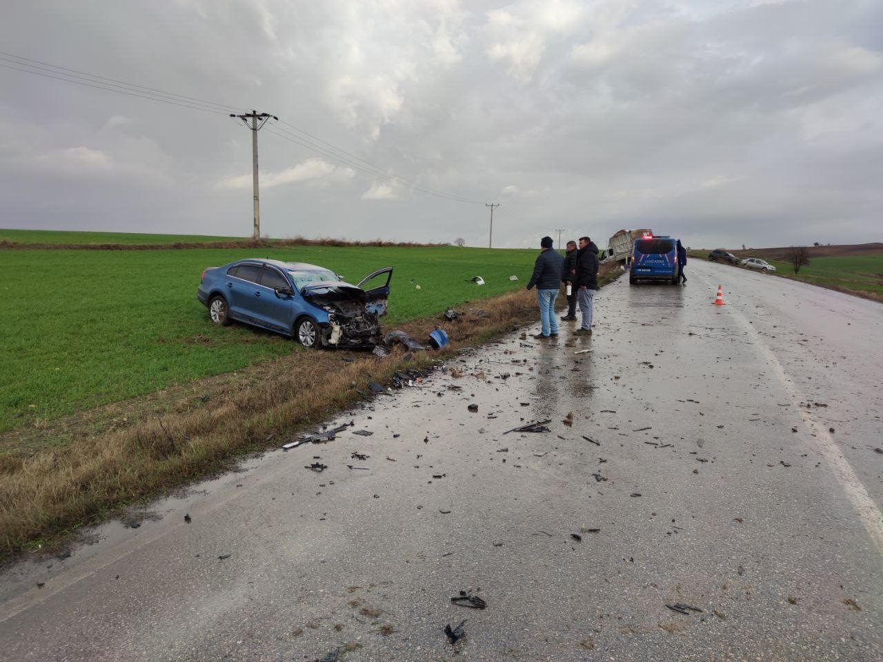 Tekirdağ’da otomobil ile kamyonet çarpıştı: 2 yaralı