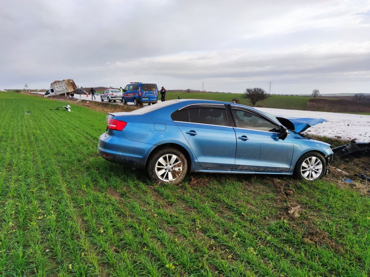 Tekirdağ’da otomobil ile kamyonet çarpıştı: 2 yaralı
