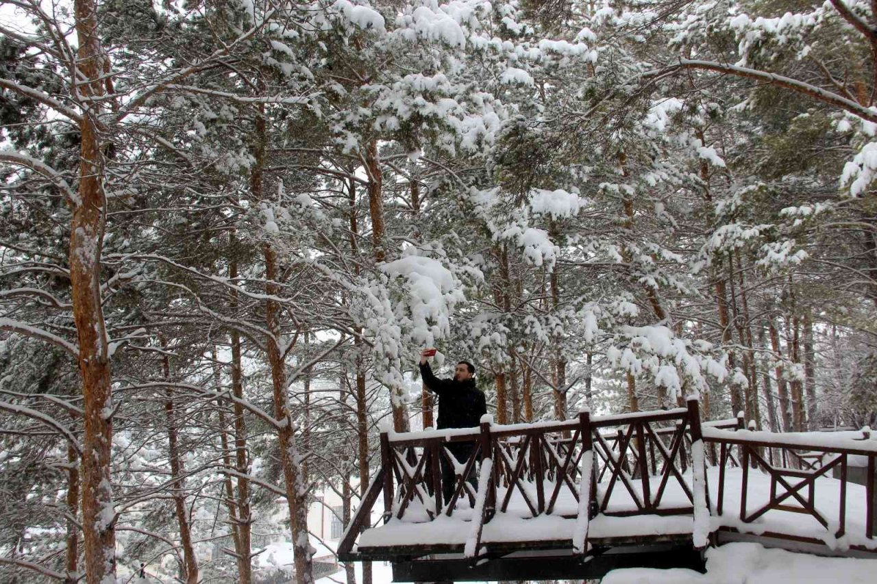 Bir yıl arayla çekilen farklı görüntüler yaşanan kuraklığı gözler önüne serdi