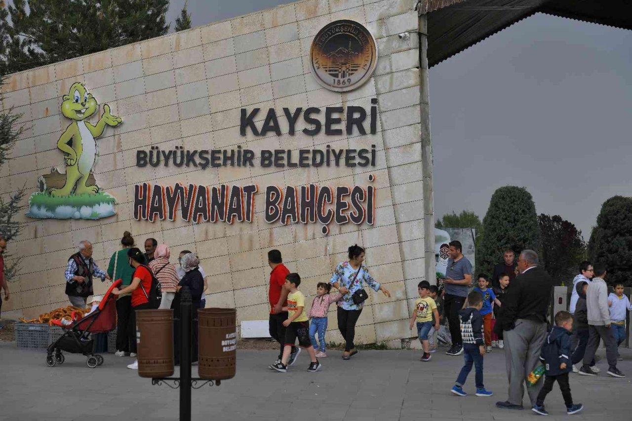 Büyükşehir Hayvanat Bahçesi’ne 1 yılda toplam 375 bin ziyaretçi