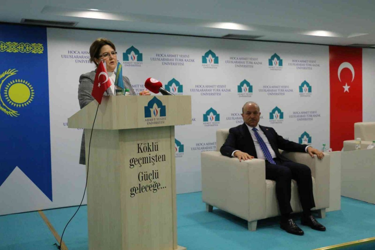 Aile ve Sosyal Hizmetler Bakanı Derya Yanık, Ahmet Yesevi Üniversitesini ziyaret etti