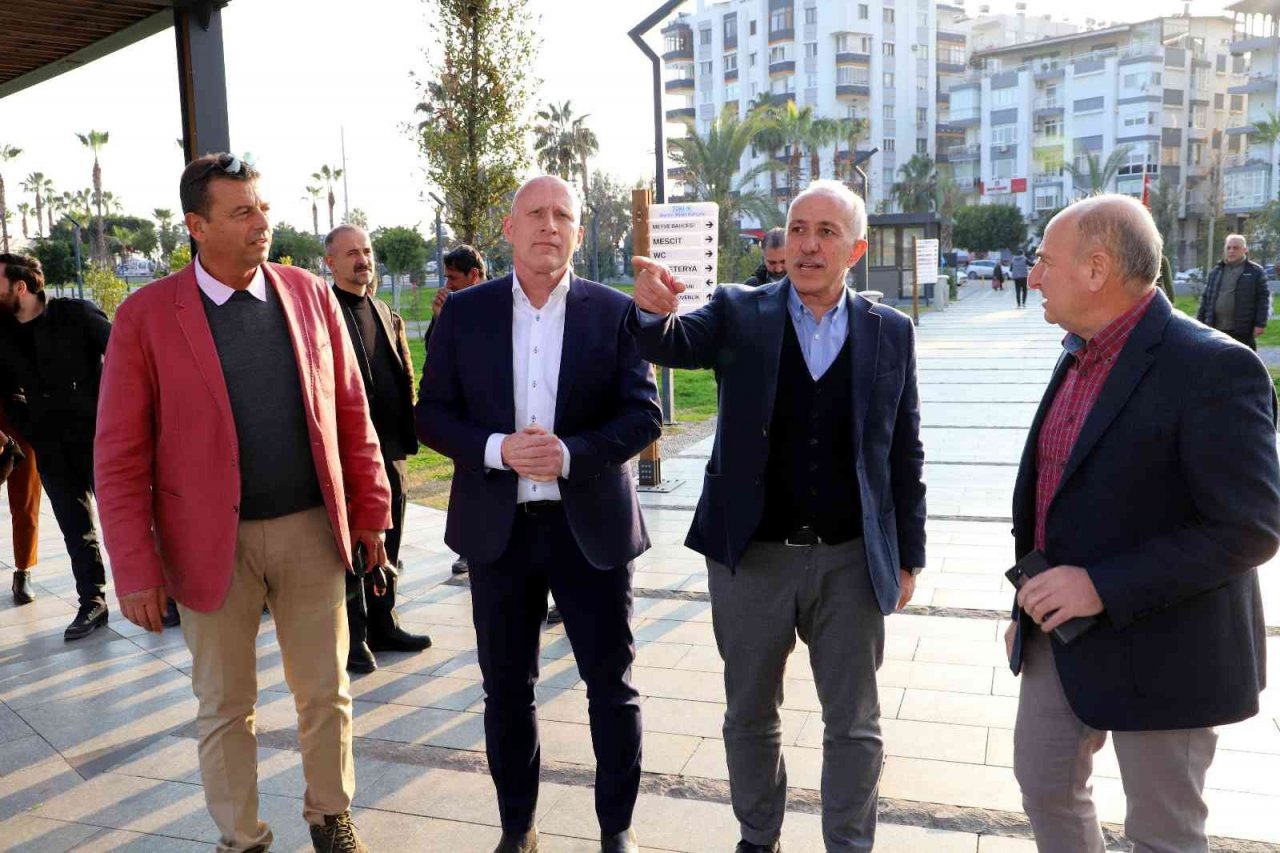 Akdeniz’de geri dönüşüm malzemeleri çocuk parkına dönüşüyor