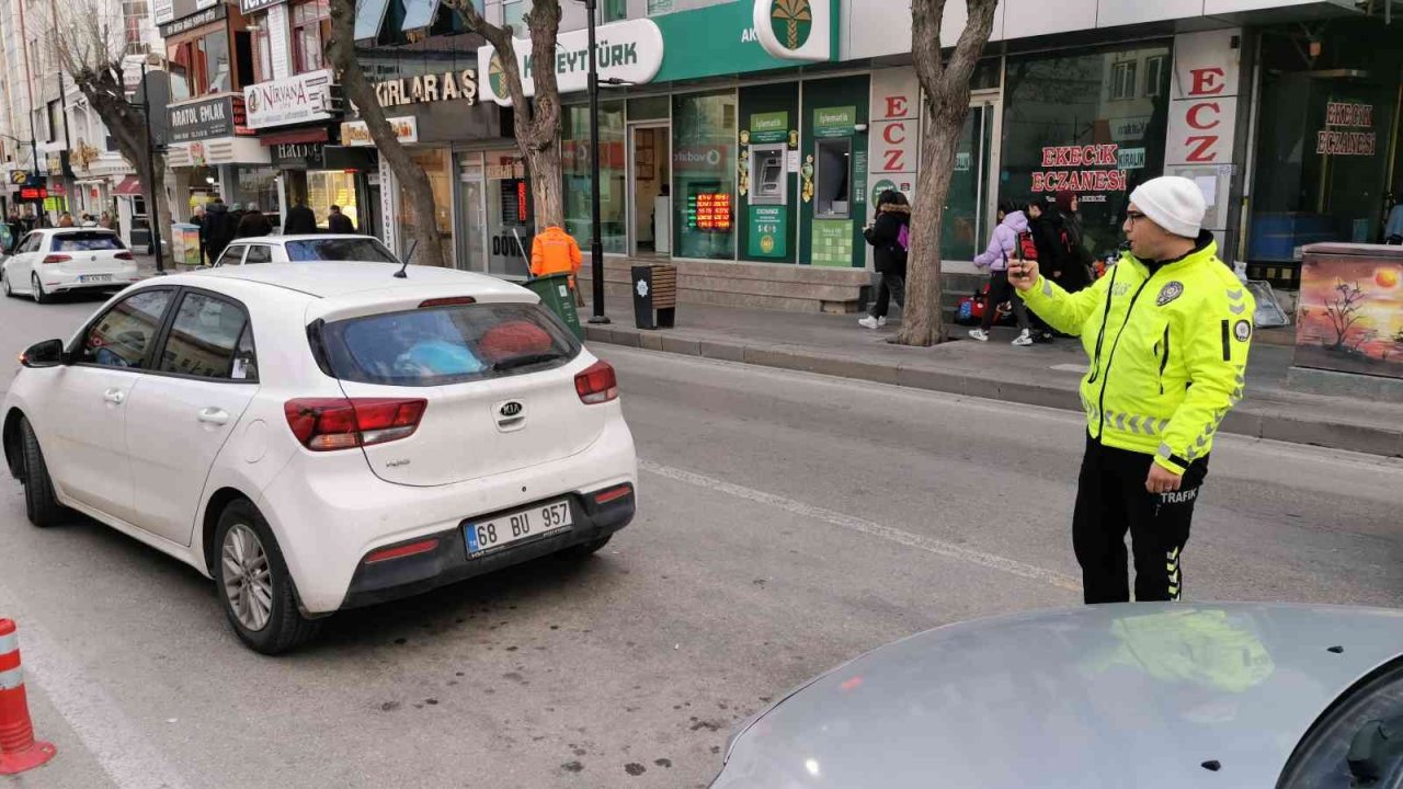 Aksaray’da hatalı parklara geçit yok: 43 araca 18 bin 748 TL ceza