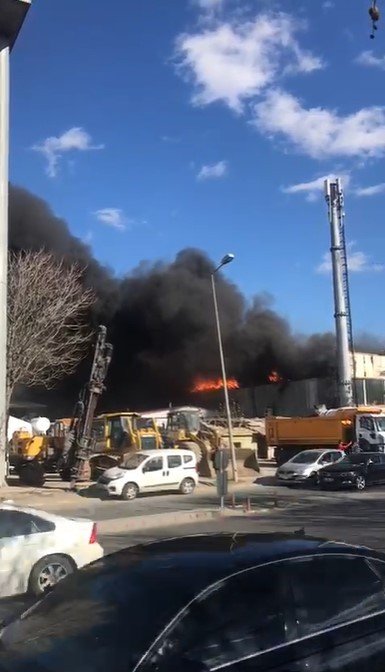 Ankara’da halı fabrikasında çıkan yangın paniğe sebep oldu