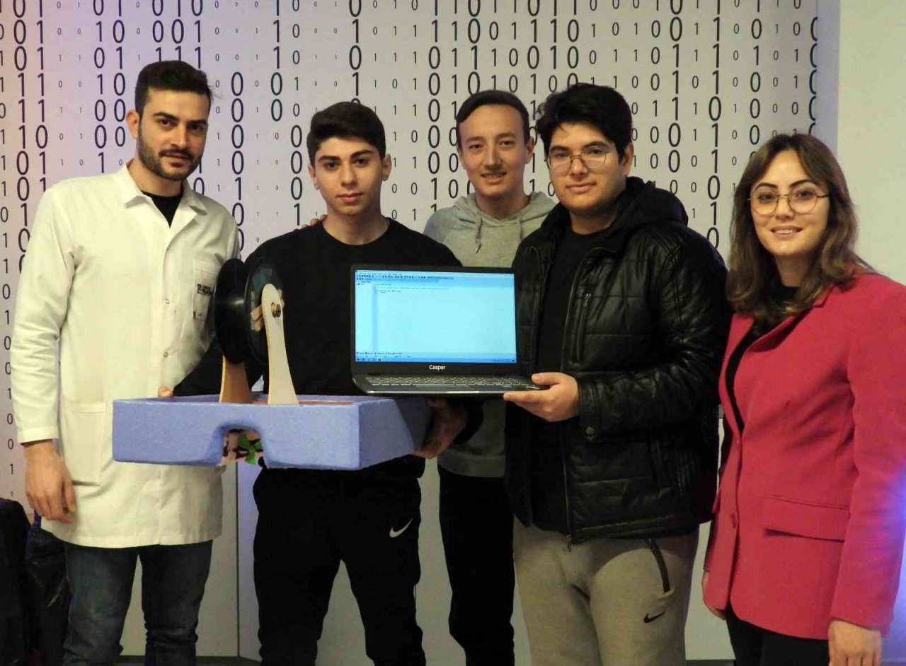 Kepezli öğrencilerden deniz temizliği aracı