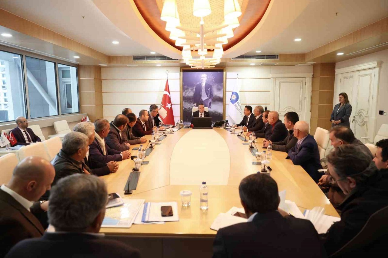 Başkan Böcek muhtarların sorunlarını dinledi