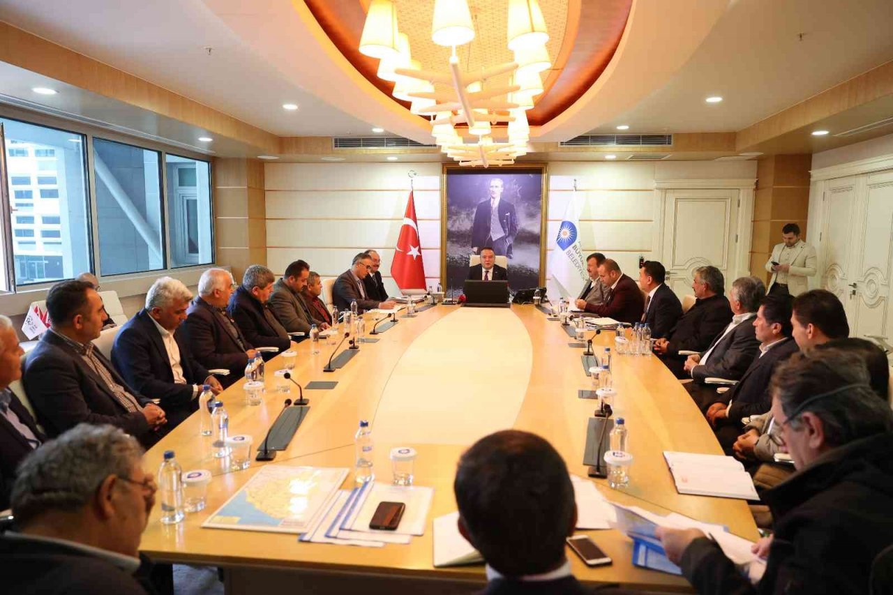 Başkan Böcek muhtarların sorunlarını dinledi