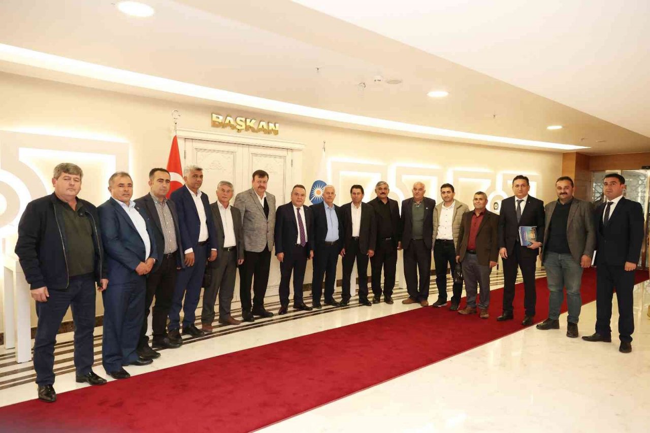 Başkan Böcek muhtarların sorunlarını dinledi