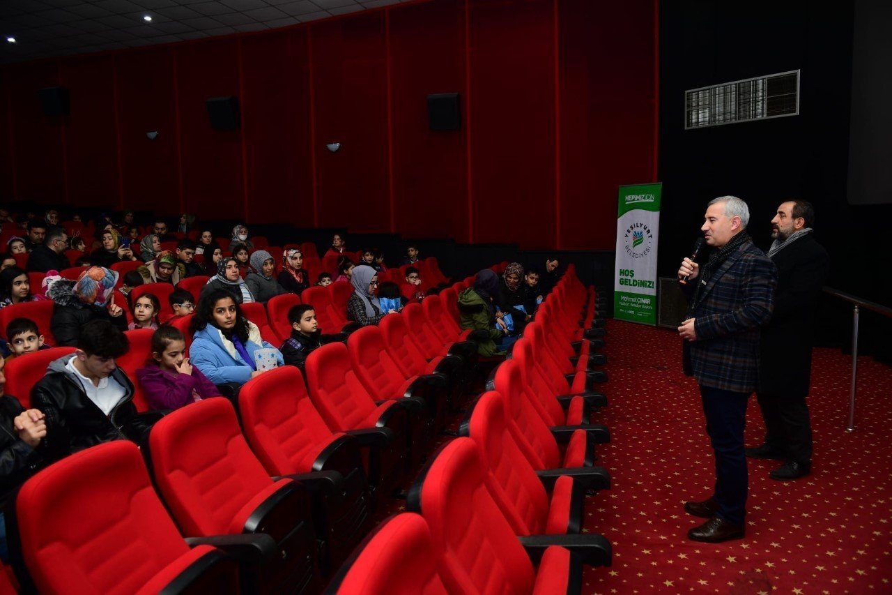 Yeşilyurt’ta yetim ve öksüz çocuklara sinema keyfi