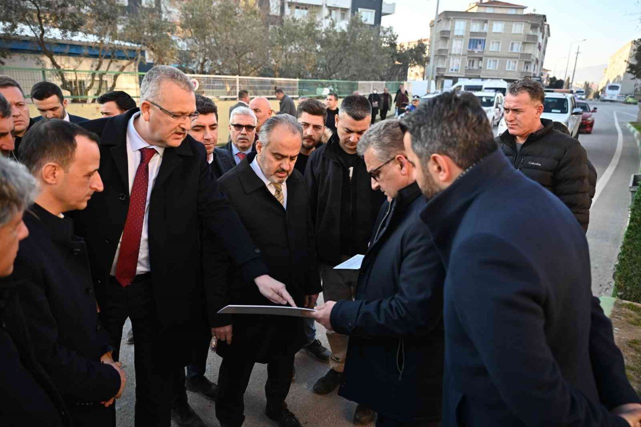 Karacabey’de altyapısı tamamlanan yollar asfaltlanıyor