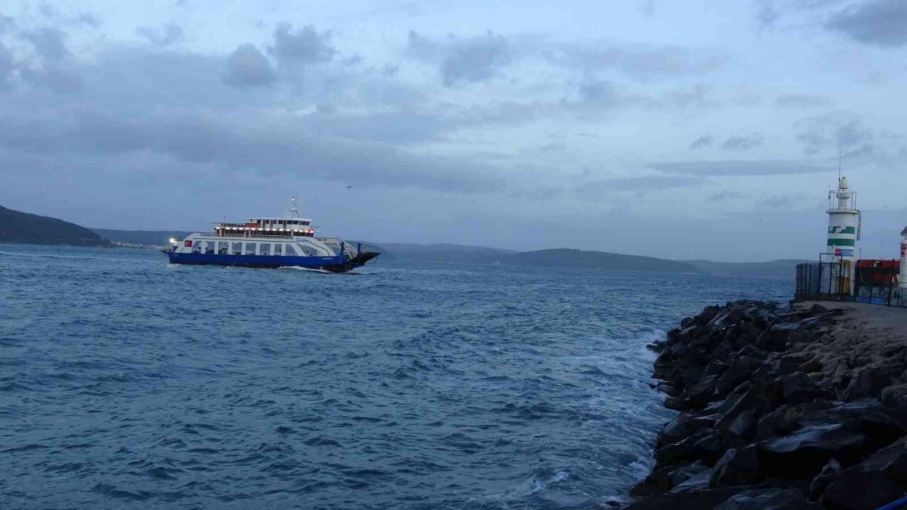 Lodos fırtınası nedeniyle Bozcaada ve Gökçeada’ya tüm feribot seferleri iptal edildi