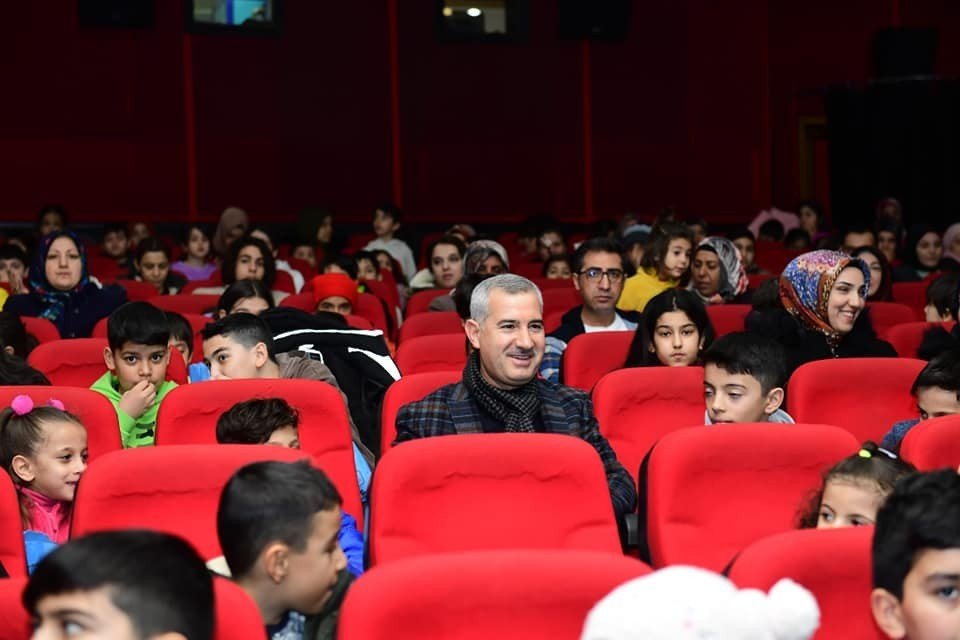 Yeşilyurt’ta yetim ve öksüz çocuklara sinema keyfi