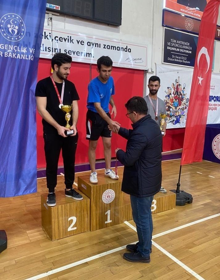 Masa tenisinde şampiyonlar belirlendi