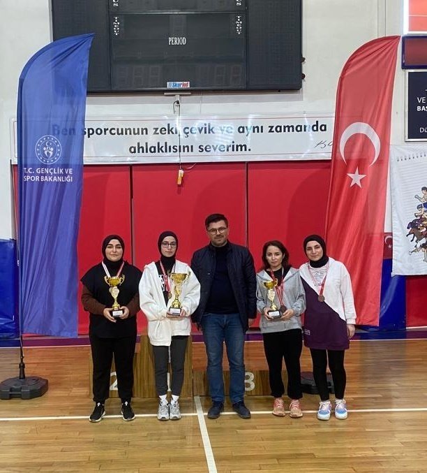 Masa tenisinde şampiyonlar belirlendi