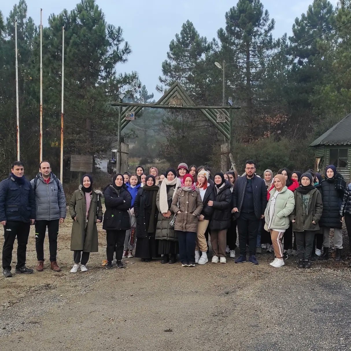 Gençler soğuk havaya aldırış etmedi