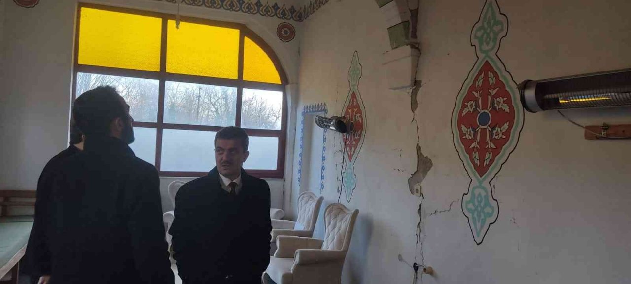 Yıkılan ve hasar alan camiler incelendi