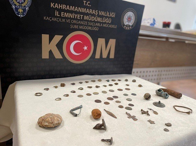 Satmaya çalıştığı tarihi eserlerle yakalandı