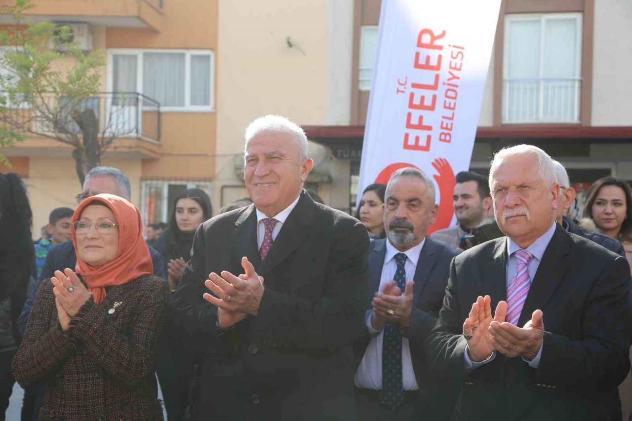 Efeler’de Gençlik Parkı düzenlenen törenle açıldı
