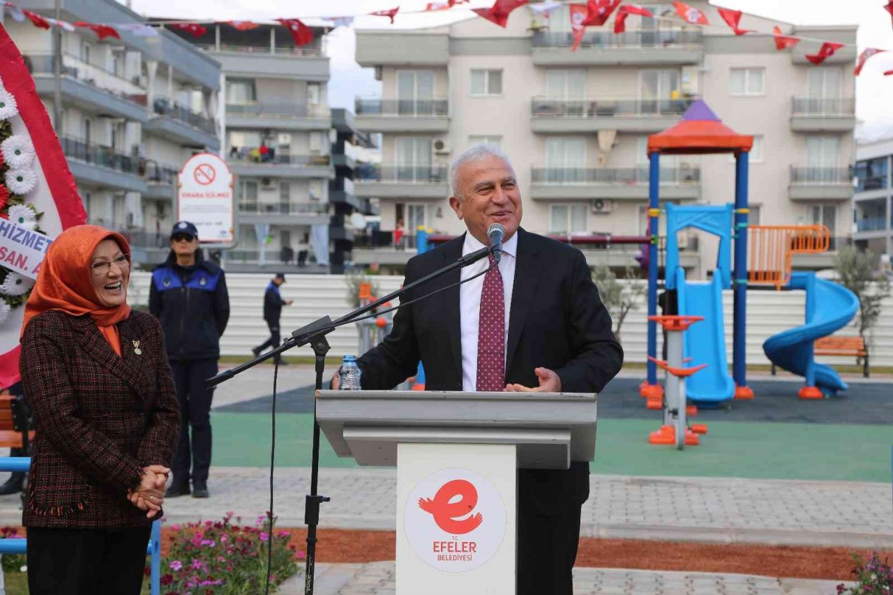 Efeler’de Gençlik Parkı düzenlenen törenle açıldı