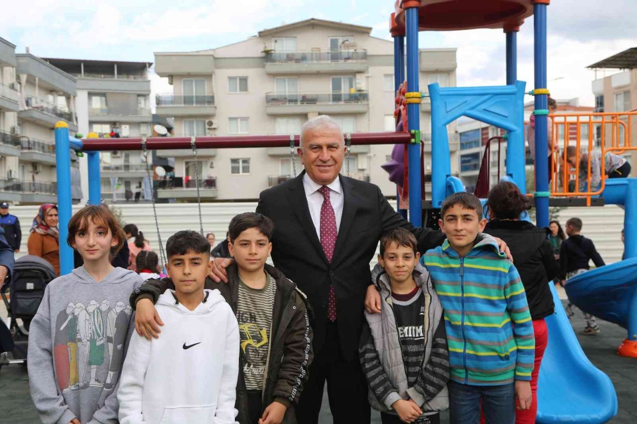 Efeler’de Gençlik Parkı düzenlenen törenle açıldı